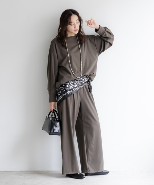 Elura(エルーラ)の「ハイテンションボートネックプルオーバー/596029(Tシャツ/カットソー・レディース・カーキ/ブラック/キャメル・FREE)」の7枚目の写真