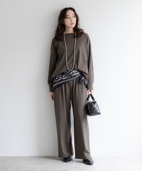 Elura(エルーラ)の「ハイテンションボートネックプルオーバー/596029(Tシャツ/カットソー・レディース・カーキ/ブラック/キャメル・FREE)」の9枚目の写真