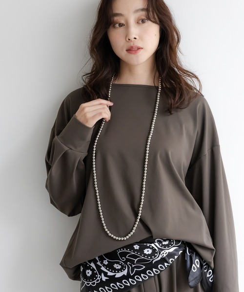 Elura(エルーラ)の「ハイテンションボートネックプルオーバー/596029(Tシャツ/カットソー・レディース・カーキ/ブラック/キャメル・FREE)」の4枚目の写真