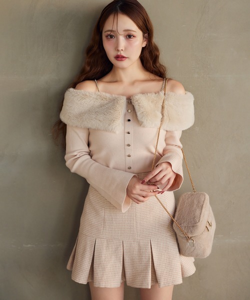 one after another NICE CLAUP（ワンアフターアナザーナイスクラップ）の「WEB限定/ビジューフェイクファーニット（ニット/セーター・レディース・ピンク/モカ/ブラック/アイボリー・FREE）」の11枚目の写真