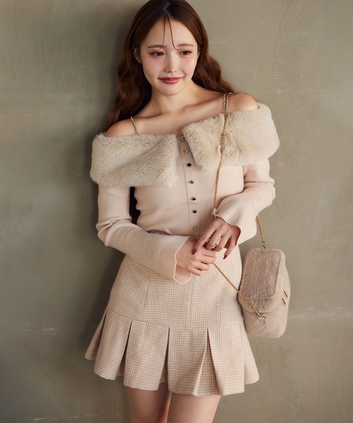 one after another NICE CLAUP（ワンアフターアナザーナイスクラップ）の「WEB限定/ビジューフェイクファーニット（ニット/セーター・レディース・ピンク/モカ/ブラック/アイボリー・FREE）」の12枚目の写真