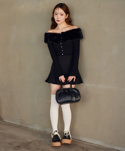 one after another NICE CLAUP（ワンアフターアナザーナイスクラップ）の「WEB限定/ビジューフェイクファーニット（ニット/セーター・レディース・ピンク/モカ/ブラック/アイボリー・FREE）」の13枚目の写真