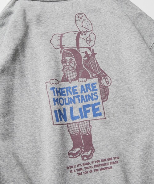 FREAK'S STORE(フリークスストア)の「限定展開 リラックスフィット バックプリント クルーネック スウェット / CAMP MAN(スウェット・メンズ・グレー/ブラック・MEDIUM/SMALL/LARGE)」の4枚目の写真
