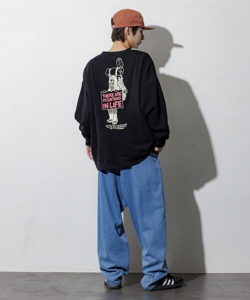 FREAK'S STORE(フリークスストア)の「限定展開 リラックスフィット バックプリント クルーネック スウェット / CAMP MAN(スウェット・メンズ・グレー/ブラック・MEDIUM/SMALL/LARGE)」の18枚目の写真