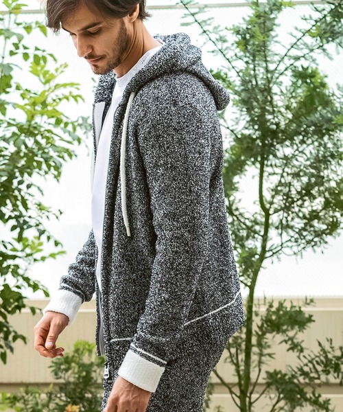 1PIU1UGUALE3 RELAX(ウノピゥウノウグァーレトレ リラックス)バイ