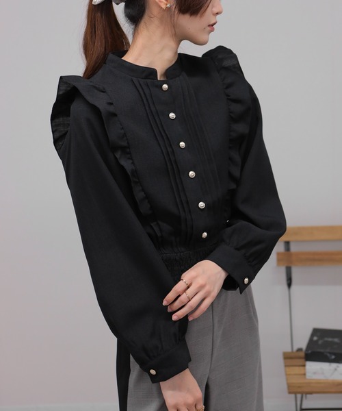 8月30日まで出品　【新品タグ付き】SEVENTEN フリルトップス　ブラック 期間限定価格！【新品タグ付き】SEVENTEN フリルトップスブラック