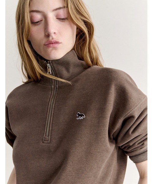 Maison Kitsune(メゾンキツネ)の「BABY FOX HALF ZIP SWEATSHIRT(スウェット・レディース・ベージュ/ワインレッド/チョコ/ベージュ系その他/ブラウン系その他・XS/S/M/L/XL)」の11枚目の写真