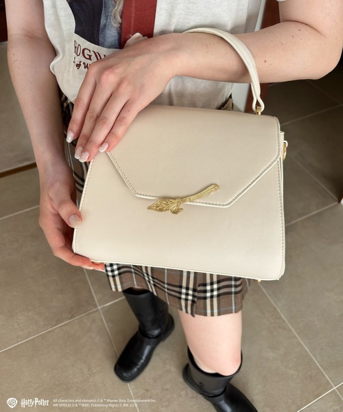 my twilight（マイトワイライト）の「【Harry Potterコラボ】 ホグズミード ほうきモチーフ 台形ミニバッグ（ハンドバッグ・レディース・ブラック/グレー/ホワイト・FREE）」の2枚目の写真