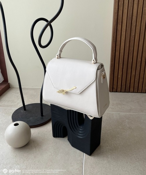 my twilight（マイトワイライト）の「【Harry Potterコラボ】 ホグズミード ほうきモチーフ 台形ミニバッグ（ハンドバッグ・レディース・ブラック/グレー/ホワイト・FREE）」の5枚目の写真