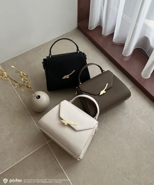 my twilight（マイトワイライト）の「【Harry Potterコラボ】 ホグズミード ほうきモチーフ 台形ミニバッグ（ハンドバッグ・レディース・ブラック/グレー/ホワイト・FREE）」の4枚目の写真