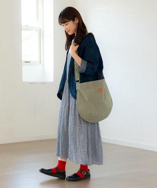 kippis(キッピス)の「kippisバルーンショルダー<撥水加工>(ショルダーバッグ・レディース・チャコールグレー/セージグリーン/ベージュ/ブラック・FREE)」の8枚目の写真