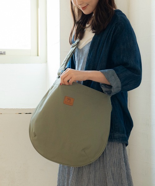 kippis(キッピス)の「kippisバルーンショルダー<撥水加工>(ショルダーバッグ・レディース・チャコールグレー/セージグリーン/ベージュ/ブラック・FREE)」の10枚目の写真