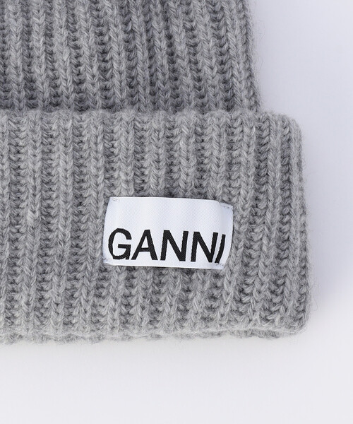 GANNI（ガニー）の「GANNI/ガニー Structured Rib Beanie / A4429 / ロゴニットビーニー（ニットキャップ/ビーニー・レディース・ブラック/グレー/ベージュ・ONE SIZE）」の11枚目の写真