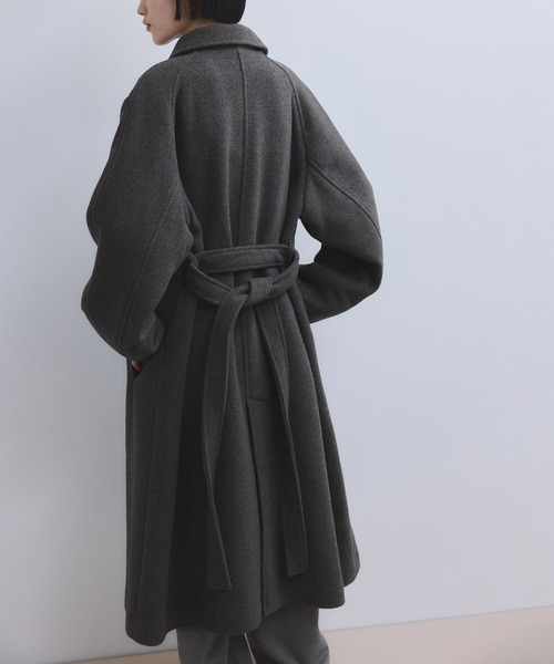 ADAM ET ROPE'（アダムエロペ）の「【WEB限定】ベルテッドオーバーサイズロングコート（ステンカラーコート・レディース・ベージュ/ブラック/グレー/ブラウン・FREE）」の16枚目の写真