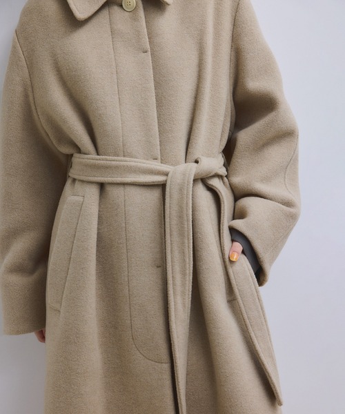 ADAM ET ROPE'（アダムエロペ）の「【WEB限定】ベルテッドオーバーサイズロングコート（ステンカラーコート・レディース・ベージュ/ブラック/グレー/ブラウン・FREE）」の21枚目の写真