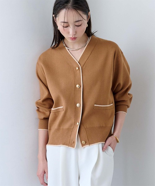 UR'S(ユアーズ)の「Vネックゴールド釦カーディガン(カーディガン/ボレロ・レディース・ブラック/ネイビー/チャコール/キャメル・L/M/S)」の4枚目の写真