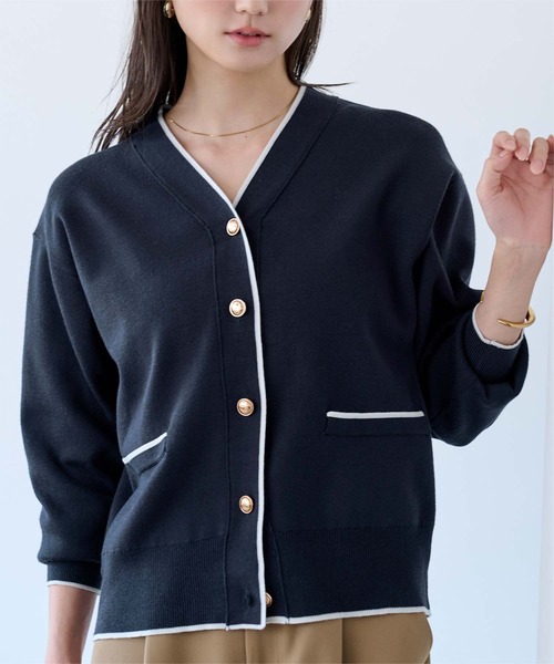 UR'S(ユアーズ)の「Vネックゴールド釦カーディガン(カーディガン/ボレロ・レディース・ブラック/ネイビー/チャコール/キャメル・L/M/S)」の22枚目の写真