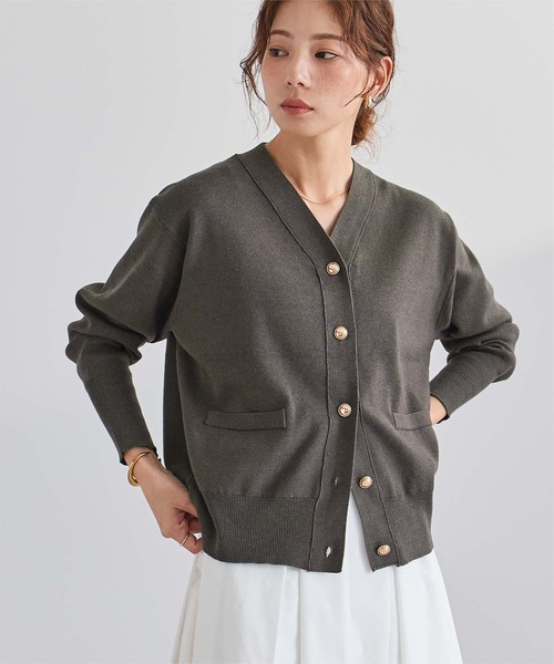 UR'S(ユアーズ)の「Vネックゴールド釦カーディガン(カーディガン/ボレロ・レディース・ブラック/ネイビー/チャコール/キャメル・L/M/S)」の15枚目の写真