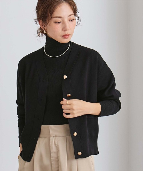 UR'S(ユアーズ)の「Vネックゴールド釦カーディガン(カーディガン/ボレロ・レディース・ブラック/ネイビー/チャコール/キャメル・L/M/S)」の8枚目の写真