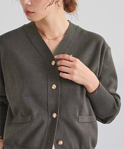 UR'S(ユアーズ)の「Vネックゴールド釦カーディガン(カーディガン/ボレロ・レディース・ブラック/ネイビー/チャコール/キャメル・L/M/S)」の16枚目の写真