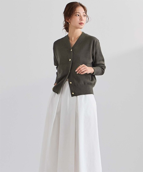 UR'S(ユアーズ)の「Vネックゴールド釦カーディガン(カーディガン/ボレロ・レディース・ブラック/ネイビー/チャコール/キャメル・L/M/S)」の18枚目の写真