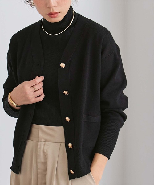 UR'S(ユアーズ)の「Vネックゴールド釦カーディガン(カーディガン/ボレロ・レディース・ブラック/ネイビー/チャコール/キャメル・L/M/S)」の6枚目の写真
