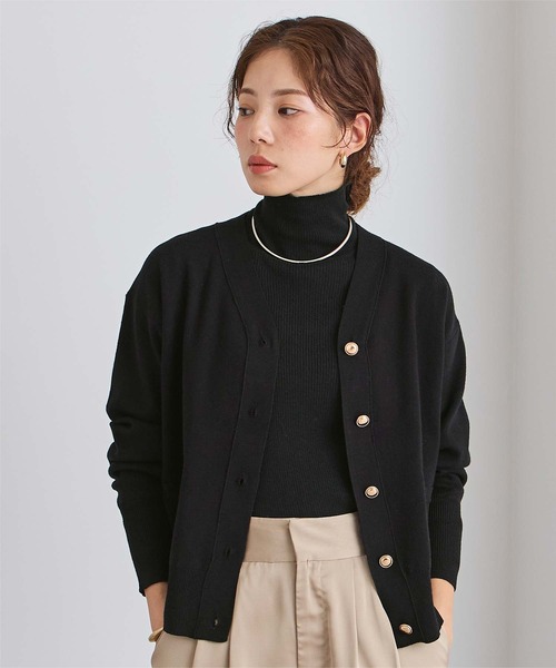 UR'S(ユアーズ)の「Vネックゴールド釦カーディガン(カーディガン/ボレロ・レディース・ブラック/ネイビー/チャコール/キャメル・L/M/S)」の11枚目の写真