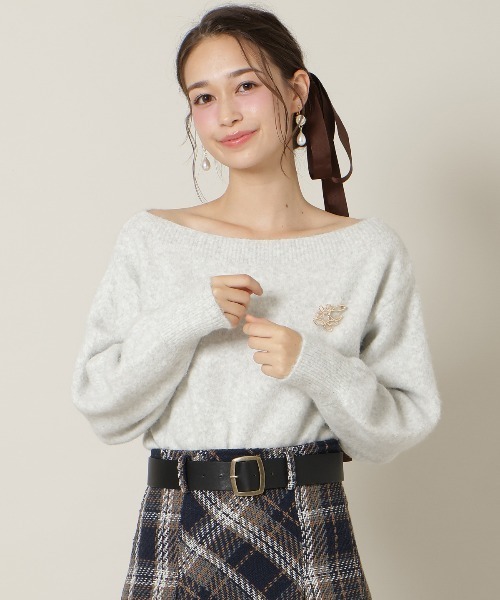 WILLSELECTION(ウィルセレクション)の「ブローチ付きオフショルニット(ニット/セーター・レディース・オフホワイト/ベージュ/サックスブルー/ライトグレー・FREE)」の18枚目の写真