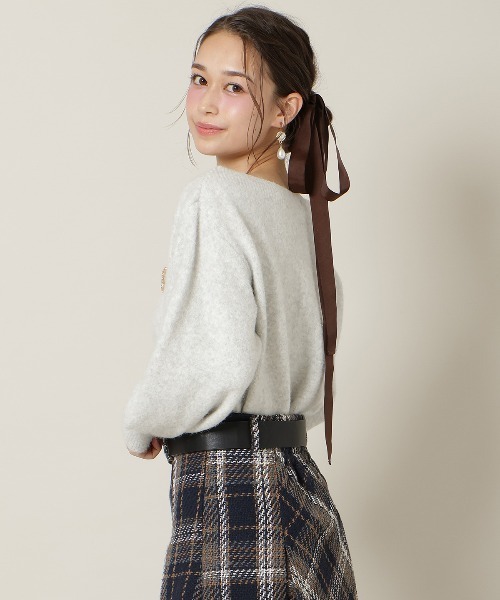 WILLSELECTION(ウィルセレクション)の「ブローチ付きオフショルニット(ニット/セーター・レディース・オフホワイト/ベージュ/サックスブルー/ライトグレー・FREE)」の20枚目の写真