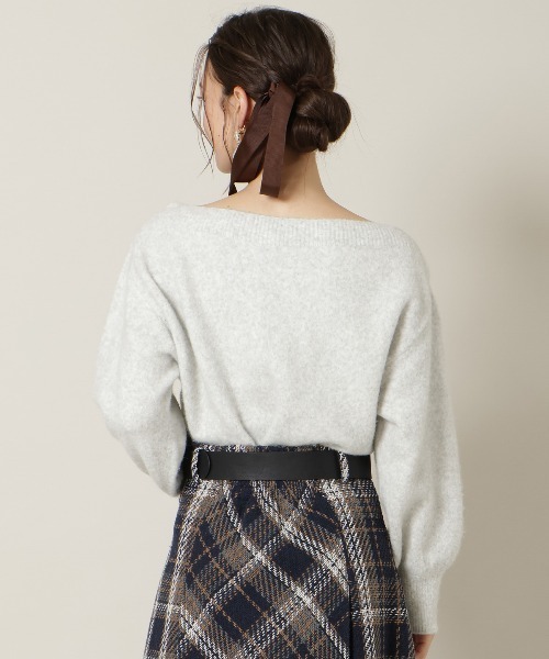 WILLSELECTION(ウィルセレクション)の「ブローチ付きオフショルニット(ニット/セーター・レディース・オフホワイト/ベージュ/サックスブルー/ライトグレー・FREE)」の21枚目の写真