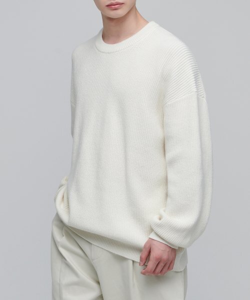 MUSINSA STANDARD(ムシンサスタンダード)の「オーバーサイズリブドクルーネックニット【クリーム】(ニット/セーター・メンズ・その他・SMALL/MEDIUM/LARGE/X-LARGE/XX-LARGE)」の2枚目の写真
