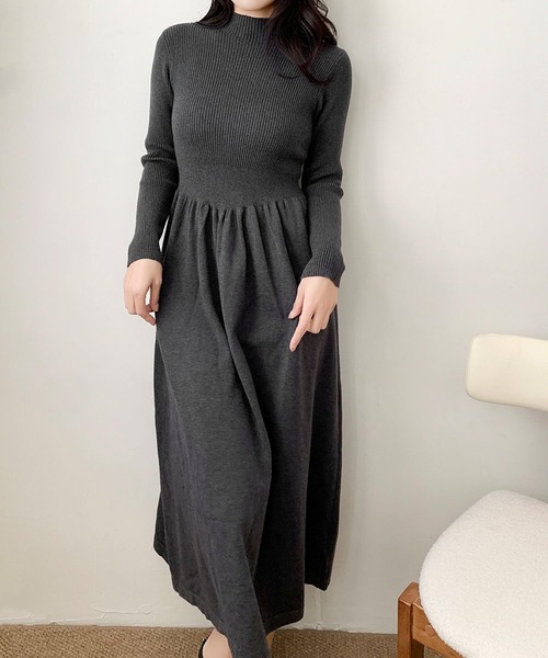 LOWO（ロワ）の「モックネック フレア ニットワンピース ロング丈 冬 きれいめ 秋冬（ワンピース・レディース・ブラック/アイボリー/チャコールグレー/ベージュ/レッド/ブラウン・FREE）」の14枚目の写真