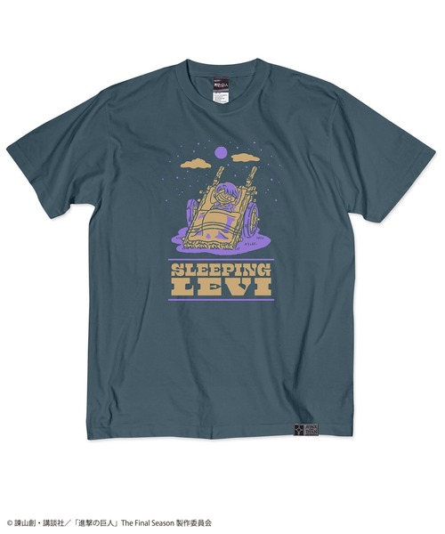AIR TWOKYO(エアトゥーキョー)の「「進撃の巨人」 The Final SeasonタイポグラフィTシャツ4(スリーピングリヴァイ)(Tシャツ/カットソー・レディース・ダークグレー・SMALL/MEDIUM/LARGE/X-LARGE/XX-LARGE)」の4枚目の写真