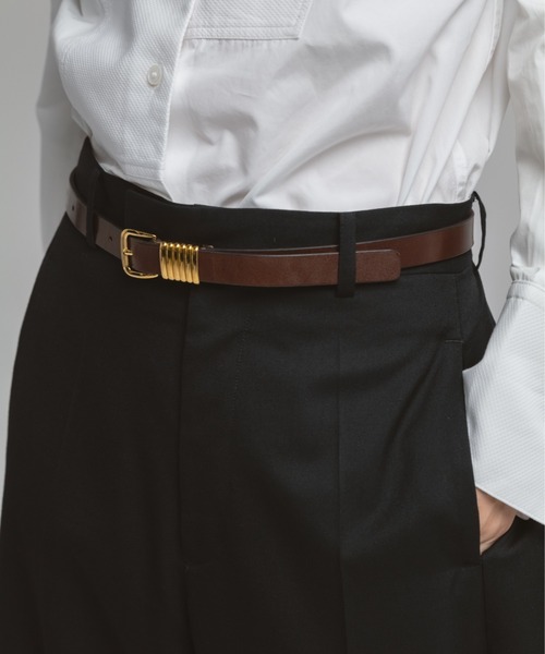 CINOH(チノ)の「SLIM LEATHER BELT/ALL GOLD DETAIL(ベルト・メンズ・ブラウン・S/M)」の8枚目の写真