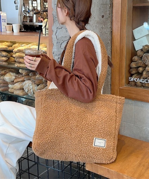 Miniministore(ミニミニストア)の「トートバッグ 両面 もこもこ 大容量(トートバッグ・レディース・ホワイト×ブラウン/ホワイト×グレー・FREE)」の1枚目の写真