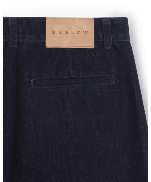BESLOW(ビースロー)の「VELVET DENIM ONE TUCK CURVED PANTS INDIGO(デニムパンツ・メンズ・その他・28/30/32/34)」の5枚目の写真