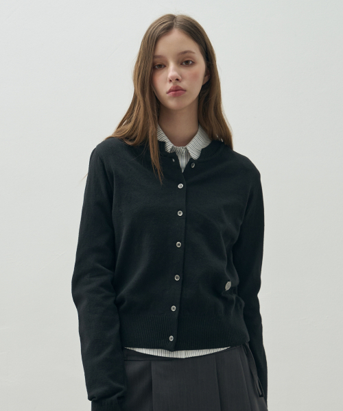 LEATHERY（レザリー）の「シンボルベーシックラウンドネックカーディガン[グレー]（カーディガン/ボレロ・レディース・その他・FREE）」の4枚目の写真
