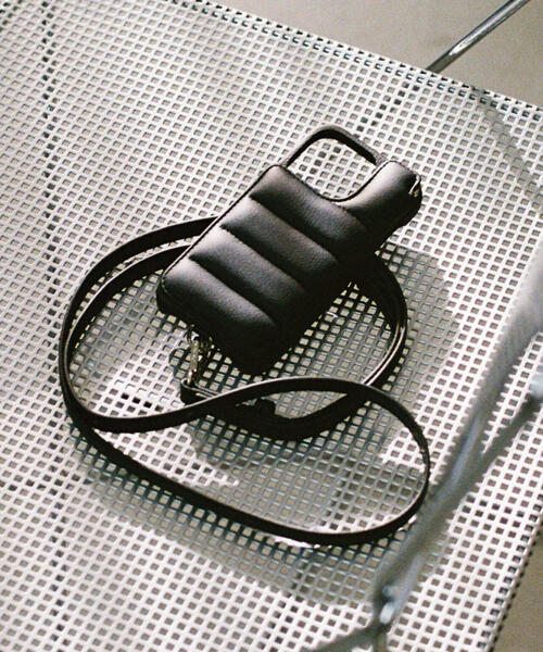 DEMIU（デミュウ）の「DEMIU/デミュウ/BALLON_BLACK_ iPhone17/17Pro（スマホケース/カバー・メンズ・ブラック・1/2）」の6枚目の写真