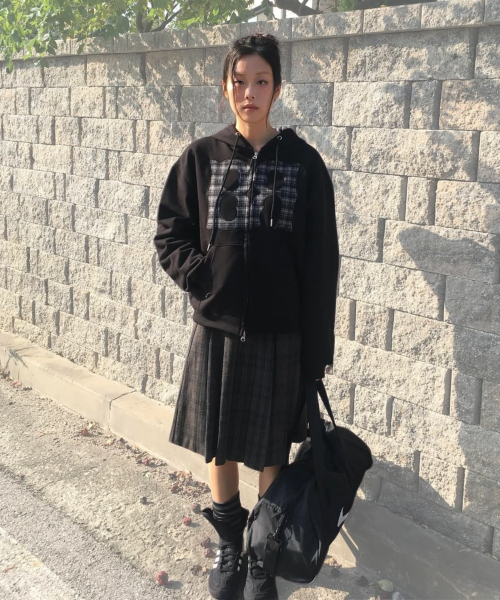 GAINSBORO(ゲインズボロ)の「ビアロゴチェックアップリケフードジップアップ_ブラック(パーカー・レディース・ブラック・X-LARGE/LARGE/MEDIUM/SMALL)」の1枚目の写真