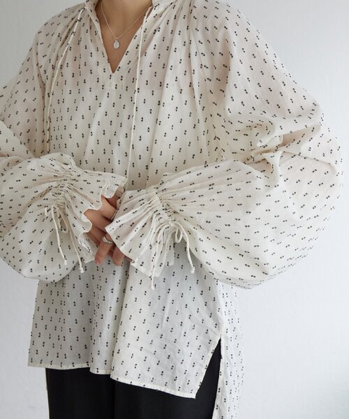 BEARDSLEY（ビアズリー）の「スモールカットジャガードブラウス