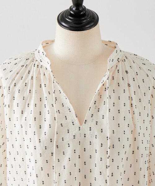 BEARDSLEY（ビアズリー）の「スモールカットジャガードブラウス（シャツ/ブラウス・レディース・ホワイト・FREE）」の10枚目の写真