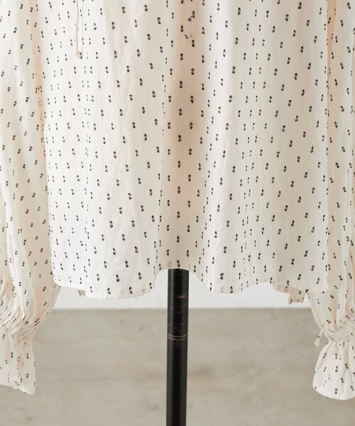 BEARDSLEY（ビアズリー）の「スモールカットジャガードブラウス（シャツ/ブラウス・レディース・ホワイト・FREE）」の7枚目の写真