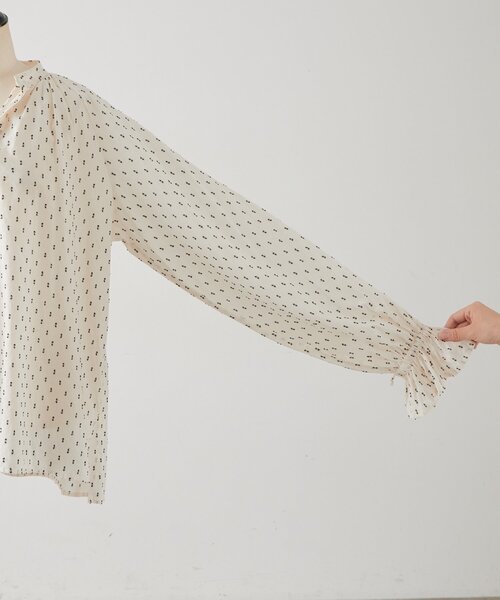 BEARDSLEY（ビアズリー）の「スモールカットジャガードブラウス（シャツ/ブラウス・レディース・ホワイト・FREE）」の6枚目の写真