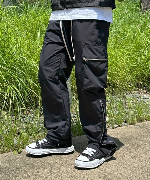 CLACO(クラコ)の「ナイロンサイドジッパーカーゴパンツ(ブラック)(その他パンツ・メンズ・その他・MEDIUM/LARGE)」の1枚目の写真
