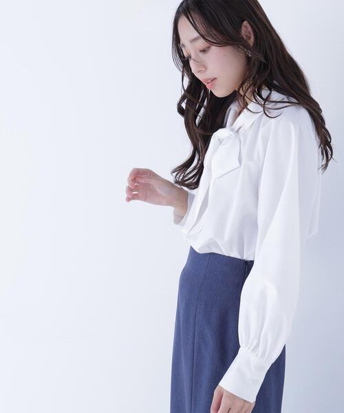 NATURAL BEAUTY BASIC(ナチュラルビューティーベーシック)の「◇スキッパーリボンタイブラウス(シャツ/ブラウス・レディース・ライトグリーン/ネイビー/オフホワイト・MEDIUM/SMALL)」の9枚目の写真