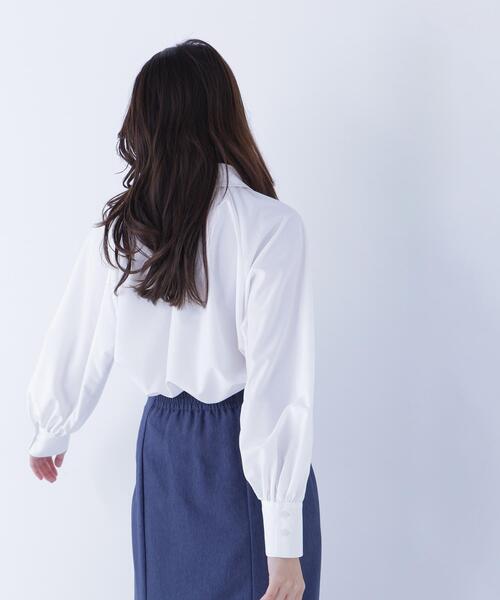 NATURAL BEAUTY BASIC(ナチュラルビューティーベーシック)の「◇スキッパーリボンタイブラウス(シャツ/ブラウス・レディース・ライトグリーン/ネイビー/オフホワイト・MEDIUM/SMALL)」の11枚目の写真