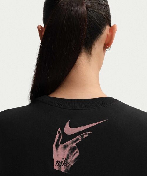 NIKE(ナイキ)の「ナイキ スポーツウェア ウィメンズ オーバーサイズド ロングスリーブ Tシャツ / Nike Sportswear Women's Oversized Long-Sleeved T-Shirt IH7696-010 Black(Tシャツ/カットソー・レディース・ブラック・M/L/S/XL/XS)」の14枚目の写真
