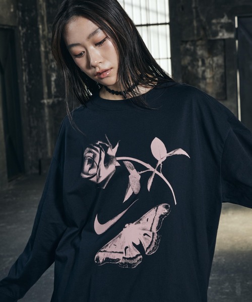 NIKE(ナイキ)の「ナイキ スポーツウェア ウィメンズ オーバーサイズド ロングスリーブ Tシャツ / Nike Sportswear Women's Oversized Long-Sleeved T-Shirt IH7696-010 Black(Tシャツ/カットソー・レディース・ブラック・M/L/S/XL/XS)」の8枚目の写真