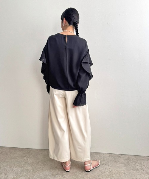 LHELBIE(レルビエ)の「ラッフルスリーブトップス(Tシャツ/カットソー・レディース・ブラック/オフホワイト・M)」の7枚目の写真