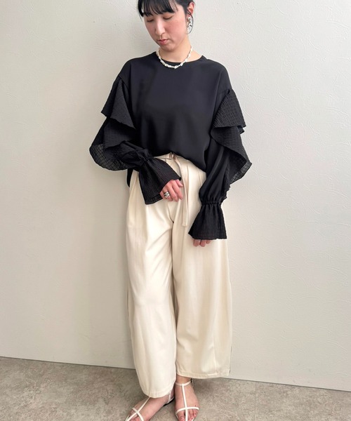 LHELBIE(レルビエ)の「ラッフルスリーブトップス(Tシャツ/カットソー・レディース・ブラック/オフホワイト・M)」の5枚目の写真